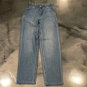 American Eagle mom jeans, high rise elastic waist. Size 6
